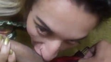 Travesti Kathe Chupou a Rola do Seu Cliente Engolindo Até o Talo e Fazendo Carinha de Puta Enquanto Tarado Filmava o Oral – BA