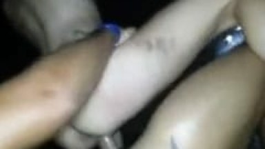 Juju Casada Gostosa Deu Pra um Solteirão na Cabine do Carícias Swing Clube – RJ e Seu Próprio Marido Corno Filmou – Caiu na Net