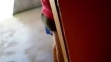 Aninha Carvalho de Rio Verde – GO é Flagrada Pelo Vizinho Bem a Vontade na Área de Serviço e Malandro Filma Pra Jogar na Net