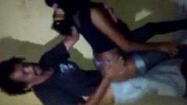 Rapazes Pagam Uma Puta Barata Pro Amigo Catito Que se Esbalda Enquanto Eles Filmam a Putaria Pra Jogar na Internet – RJ