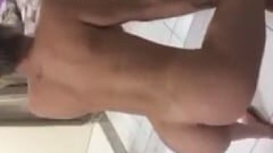 Delícia de Carioca Foi Pro Motel Com Seu Parceiro, Ficou Peladinha Dançando Funk e Rebolando Sua Rabeta Enquanto Rapaz Gravava um Vídeo – Caiu na Net
