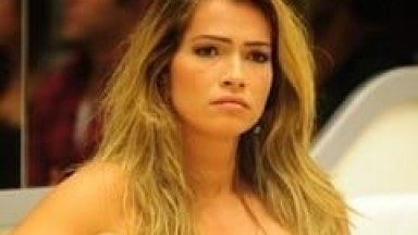 Suposta Fani Pacheco Ex BBB Parou na Net Fazendo Show em Casa Noturna no Rio de Janeiro – RJ Masturbando a Sua Bucetinha Com Consolo e se Exibindo – 2