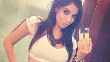 Cantora Gostosa Anitta Paga Calcinha Após Usar Uma Saia Curta Bem Safada no Programa da Eliana e Vídeo Viraliza na Net