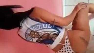 Moreninha Tesuda de Belo Horizonte – MG Colocou a Camisa da Mafia Azul do Cruzeiro e Começou a Rebolar Sua Bunda Espetacular – Xvídeos
