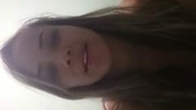 Natália de Itabuna – BA se Exibiu Peladinha e Falando Putarias em Vídeo Caseiro, Além de Masturbar Sua Pepeca Lisa e Ficar Toda Molhadinha – Caiu na Net