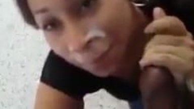 Universitária Devassa Foi Pra Uma Sala Vazia Com um Colega de Turma e Pagou um Boquete Delicioso Até Ele Esporrar na Sua Carinha de Puta – Caiu na Net