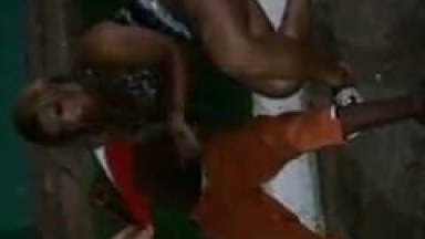 Valesca Travesti Loira de Campo Grande – MS Fez Uma Garganta Profunda Pro Bêbado no Meio da Rua e Depois Quicou Forte Com o cu