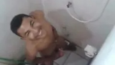 Gay Pegou Seu Amigo no Flagra se Masturbando e Tarado dá Apenas um Sorriso Quando Descobre Que Ele Esta Filmando – GO