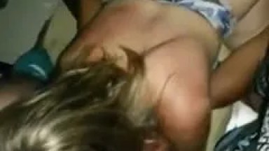 A suruba rolou bem gostosa no posto de gasolina