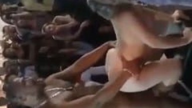 Mais um Vídeo na Feira Erótica Onde Atores Deram Uma Trepada Violenta no Meio do Público Que Estava Presente e Filmou Tudo