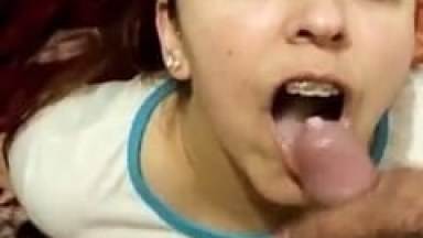 Jovem Esposa Muito Safadinha Levou Leite na Cara do Seu Marido Peludo e Tarado Gravou um Vídeo da Sua Puta – Xvídeos