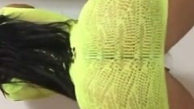 Morena Espetacular da Bunda Gigante, Deu Uma Rebolada Excitante ao Som de Funk Com um Vestido Safado e Gravou Esse Vídeo Caseiro – Amadora