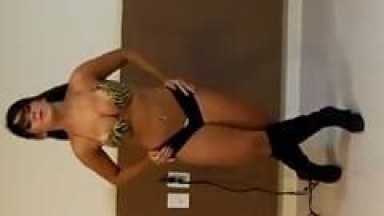Vanessa Putinha Exibida do Rio de Janeiro – RJ Dançou Funk de Uma Forma Excitante, Rebolando Seu Bundão Delicioso – Caiu na Net