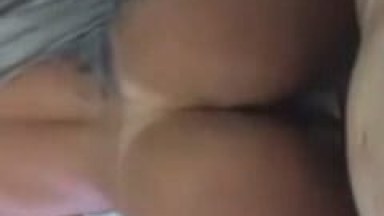 Sexo com loira amadora que geme de tanto tesão de quatro