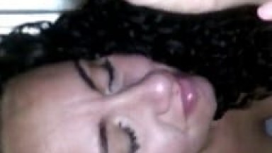 Graciane Morena Cacheada de Paracambi – RJ Chupou a Rola do Seu Parceiro Fazendo Garganta Profunda Até Engasgar e o Cara Filmou Tudo