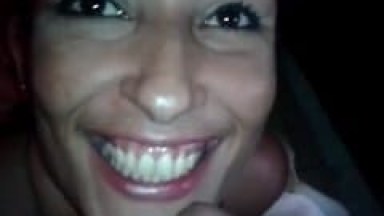 Caroline Puta Safadona Pagou um Boquete Com Olhar de Devassa Pra Câmera e Falou Que Ele ia Ser o Primeiro do Dia a Comer o Seu Cuzinho