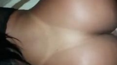 Morena Cavala do Rabo Imenso de Saquarema – RJ Liberou Seu cu Delicioso Pro Ficante Enquanto Ele Gravava um Vídeo – Caiu na Net