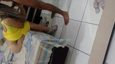 Raquel Esposa Gostosona de Guarujá – SP Fez um Vídeo Pornô Caseiro Chupando a Rola do Marido e Depois Liberando Seu Cu Apertado