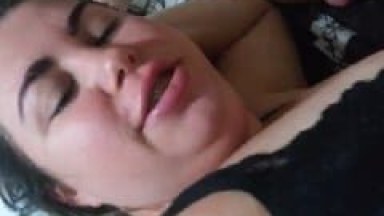 Jú Amadora Gordinha Fez Cara de Vadia Durante Sexo Oral no Seu Marido e Ele Muito Excitado Gravou um Vídeo Caseiro – MG