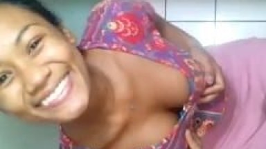 Larissa Amadora Moreninha de Nova Iguaçu – RJ Ficou Bem a Vontade em Frente a Câmera e Exibiu Suas Tetas e Sua Bundinha Deliciosa