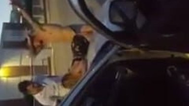 Amigos Tarados Treparam Com Uma Vadia Que Eles Conheceram na Boate no Meio da Rua no Fim da Madrugada e Outro Cara Filmou – Amadores