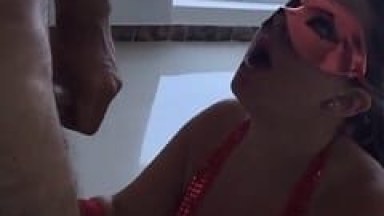 Lisa Esposa Bem Devassa Colocou Uma Lingerie Especial e Uma Máscara Pra Mamar Seu Esposo e Fazer Uma Espanhola Enquanto Ele Filma