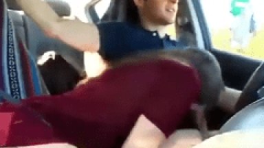 Ninfeta Muito Gatinha e Ousada Foi Pro Carro Com Seu Parceiro e Deu Uma Mamada Espetacular na Rola do Seu Namorado
