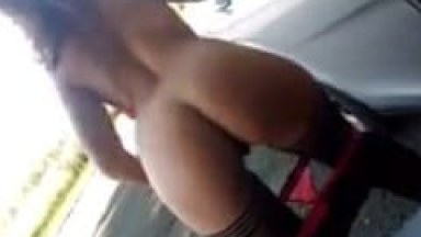Casada Putiane Parou no Acostamento da Avenida, Ficou Peladinha Exibindo Sua Bunda Maravilhosa Enquanto Marido Liberal Filmava – Caiu na Net