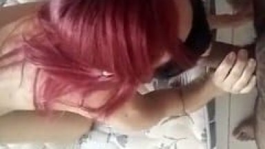 Raquel Ruiva Deliciosa de Barueri – SP Começou a Mamar a Rola do Seu Marido Peludo Enquanto Ele Filmava Cheio de Tesão