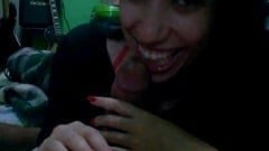 Victória Ninfetinha Devassa de Guarujá – SP Ficou Mamando a Rola do Namorando Rindo Enquanto Ele Filmava – Caiu na Net