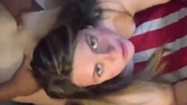 Amadora Casada Bem Gatinha Sendenta Por Pica Transou Com o Amante na Frente do Marido e Corno Filmou a Putaria Enquanto Ela o Chupava – PR