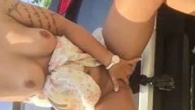 Jennifer Esposa Ousada Ficou Quicando Com a Xereca no Reboque do Carro Enquanto Seu Marido Filmava ao Ar Livre – Caiu na Net