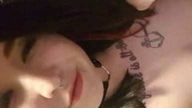 Felisa Novinha Estilosa Ficou se Exibindo Pelada Usando só Uma Saia e Enfiou um Consolo no cu Fazendo Cara de Safada – Amadora