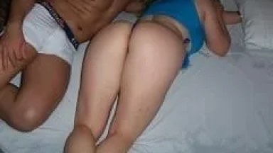 Nicolle Esposa Malhada de 29 Anos do Rio de Janeiro – RJ se Exibiu de Lingerie Masturbando o Amante na Frente do Corno