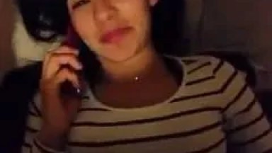 Ninfetinha Gata Ficou Falando no Celular Com a Mãe Enquanto Seu Ficante Sentava a Rola Nela e Filmava a Foda – Amadores