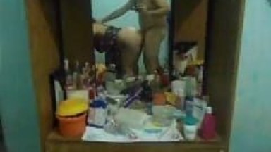 Neide Dona de Casa Cavala Entrou na Piroca de Quatro Enquanto Seu Marido Ficou Filmando Pelos Espelhos do Quarto – Caiu na Net