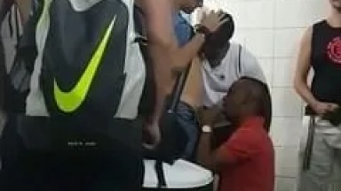 Gay Negão Funcionário do Shopping Distribuiu Boquete no Banheiro do Shopping e Rolou Até Fila de Espera Pelo Oral – SP