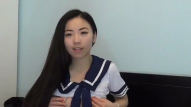 Inocente colegiala asiática