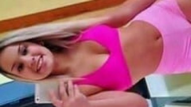 Dani Loira Ninfeta de Petrópolis – RJ Deu Uma Quicada Sensacional em Seu Parceiro no Sofá de Casa e Gravou um Vídeo Amador