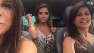 “Hoje na Casa do Marcelo Vai Rolar Uma Putaria” Gostosas e Safadas Cantam Música de Putaria Anunciando Festinha na Casa do Amigo – Amadoras
