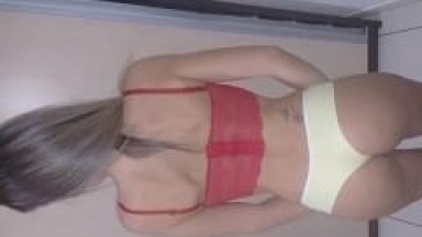 Carina Jovem Esposa Muito Gostosinha de São Paulo – SP Foi Pro Sofá Com o Marido, Jogou a Calcinha Pro Lado e Quicou – Caiu na Net