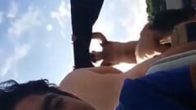 Enquanto a Putaria Rolava Solta no Iate, o Malandro Filmou a Vadia Dando de Forma Discreta Fingindo Que Tava Apenas Mexendo no Celular – Caiu na Net