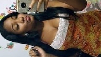 Sabrina Morenaça de São Gonçalo – RJ Entrou na Rola de Quatro e Depois Sentou Forte na Piroca do Seu Parceiro Que Filmou Tudo