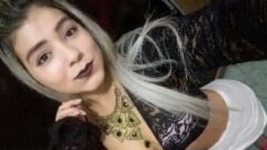 Thayná Loirinha Gostosa Com Carinha de Patricinha Perdeu a Linha na Festa e Ficou Sem Calcinha Rebolando de Saia Curtinha – Caiu na Net
