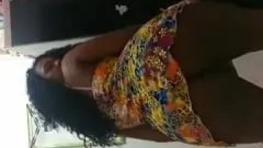 Gisele Morena Gostosinha Devassa de Salvador – BA Ficou Rebolando de Vestidinho Sem Calcinha Mostrando Seu Rabão – Caiu na Net
