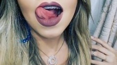 Jéssica Gold Puta de Luxo Muito Gostosa de São Paulo – SP Deixou o Cliente Gravar um Vídeo do Sexo Oral e Também se Exibiu Nua