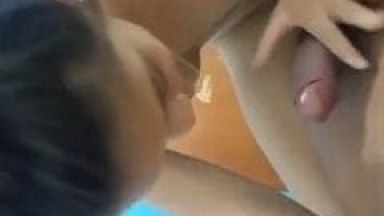 Izabela Novinha Gatinha e Ousada Deu Uma Mamada na Rola do Ficante e Fez Cara de Safada Enquanto Ele Gravava um Pornô Caseiro – Amadora