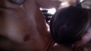 Malandro Gravou um Vídeo Selfie da Sua Puta Gostosa Pagando um Bola Gato Mas Vídeo do Sexo Oral Acabou Parando na Web – Amadores