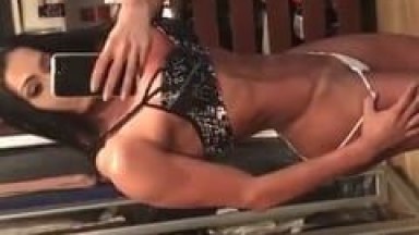 Amanda Silva Modelo Fitness Muito Ousada Ficou se Exibindo em Frente ao Espelho Dando Palinha da Marquinha e Quase Mostrando a Xota – Amadora