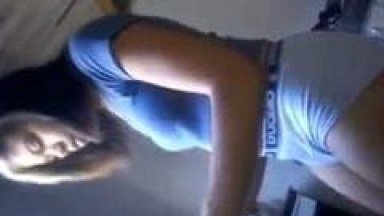 Jénifer Ninfetinha Deliciosa de Caxias – RJ Rebolou Sua Bunda Espetacular Enquanto Amigas Filmavam Pra Jogar na Web – Amadora